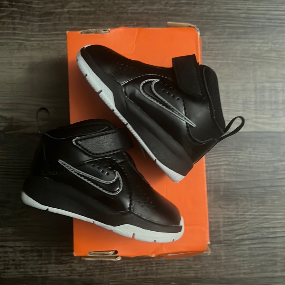Team hustle d 6 size 3c.